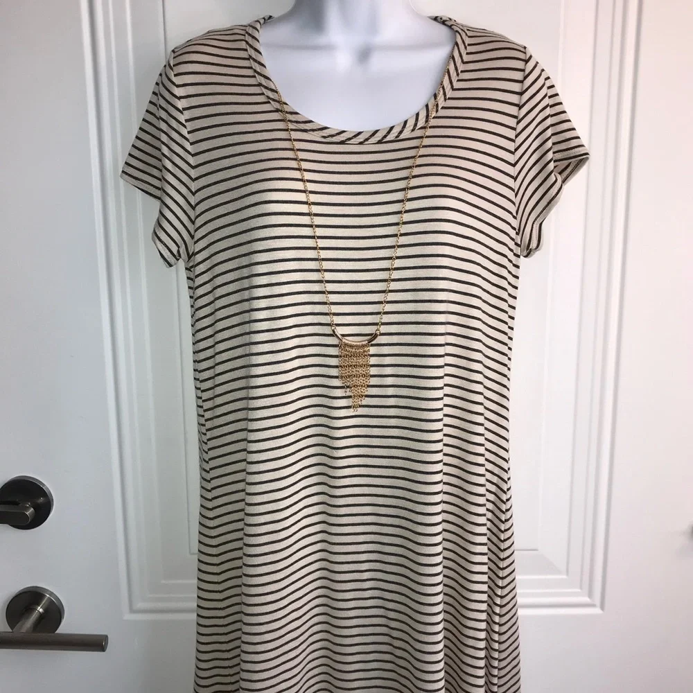 đź”´ 4/$15 Forever Rose striped ss dress with attached necklace in size Jrs XL NWT - Picture 4 of 11